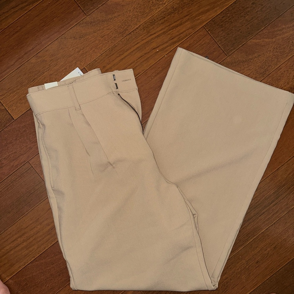 Abercrombie tan dress pant- NEW with tags